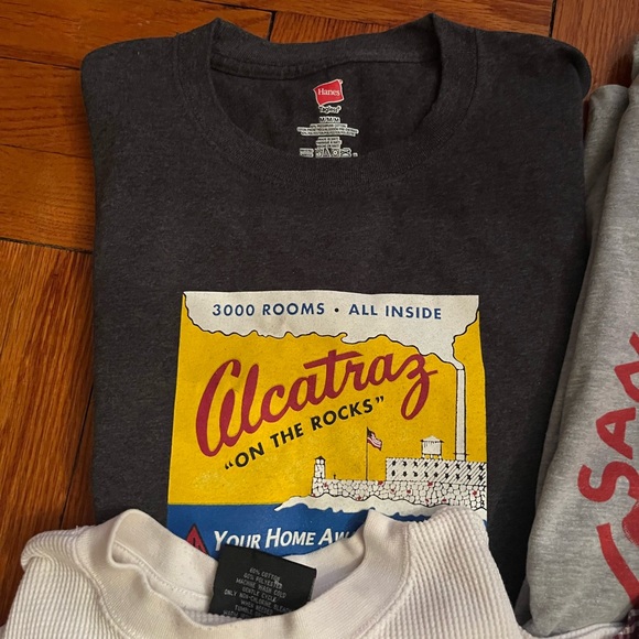 BUNDLE MENS SIZE MEDIUM SHIRTS - Picture 3 of 5